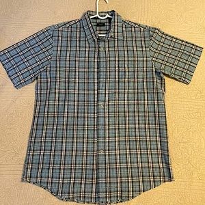 Arrow's short sleeve button-front shirt. Men’s large. Worn once. Great condition